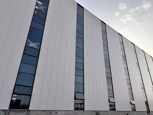 ساندویچ پانل پوشش فولاد پیش ساخته انبار مقاوم به زلزله راه حل سازگار با محیط زیست